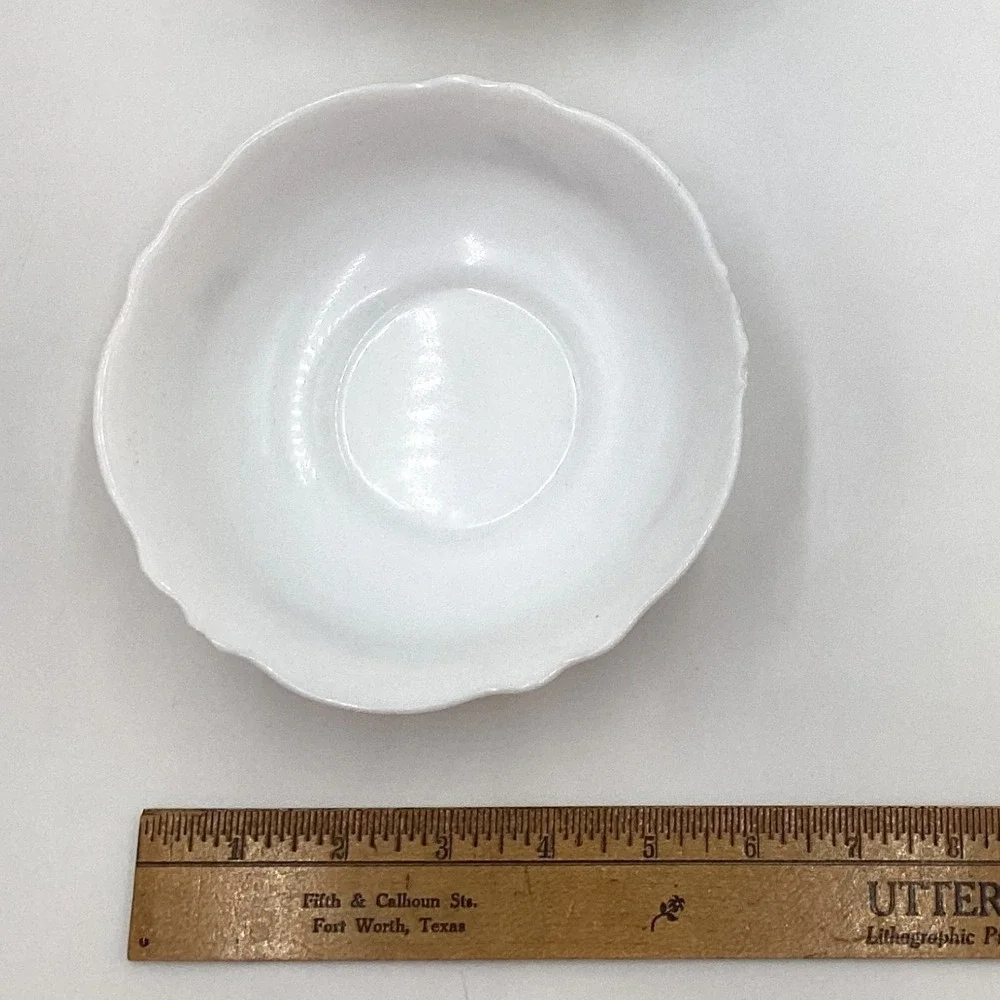 Set Of 2 Arcopal Florentine Coupe Milk Glass‎ Cereal Bowls 6.25